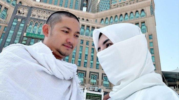 Angga Wijaya dan calon istrinya