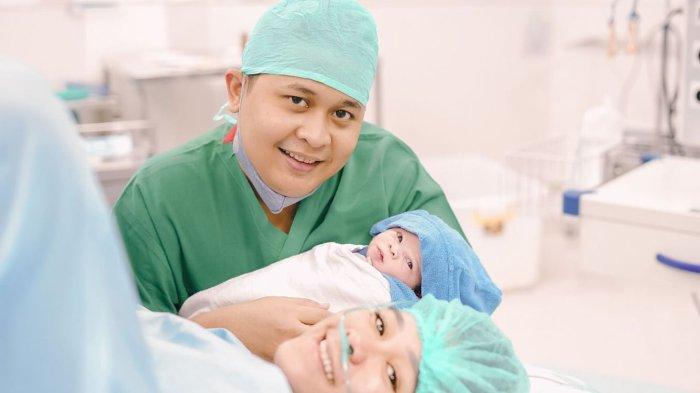 Asyifa adik Ayu Ting Ting melahirkan anak kedua
