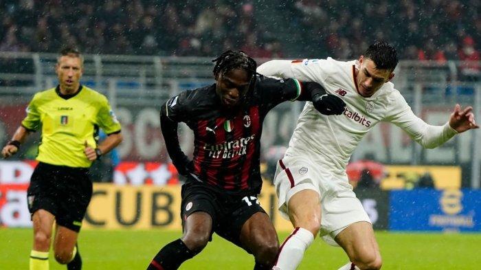 Bek AC Milan, Pierre Kalulu saat menghadapi AS Roma