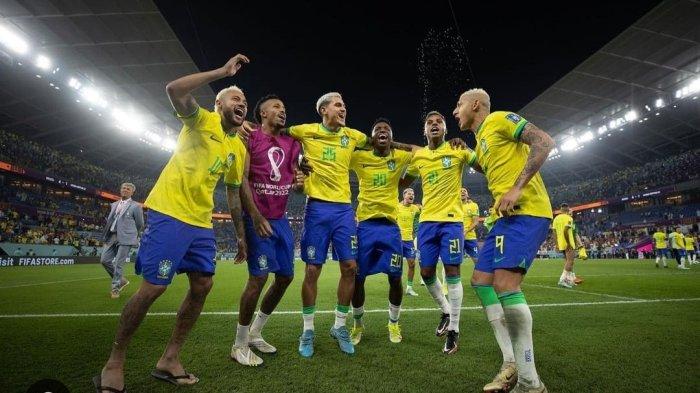 Para Pemain Brasil merayakan kemenangan usai mengalahkan Korea Selatan di babak 16 besar Piala Dunia 2022, pada Selasa (6/12/2022) dini hari.
