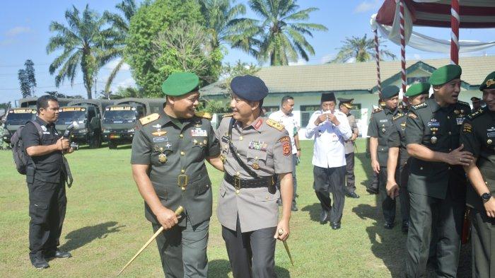 Danrem 042/Gapu Brigjen TNI Supriono dan Kapolda Jambi Irjen Pol Rusdi Hartono.