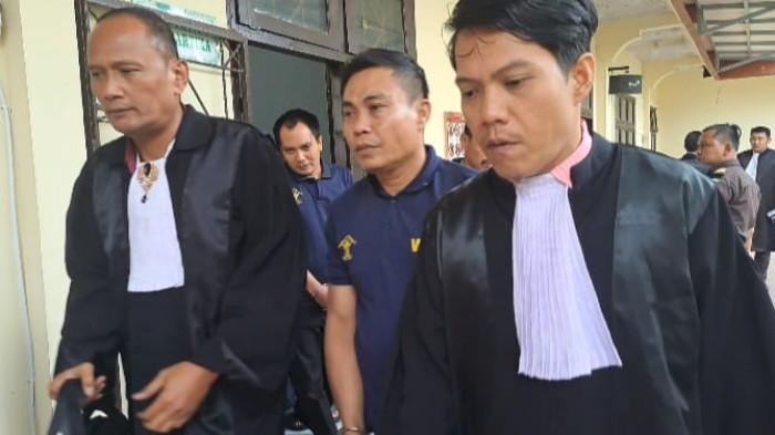PENJARA 15 TAHUN - Bripka Yuyun Sanjaya dan Brigadir Faskal Wildanu Putra dari Polsek Kumpeh Muaro Jambi mendapat tuntutan penjara 15 tahun, Jumat (18/7/2025). Kasus pembunuhan Ragil Alfarizi dalam sel.
