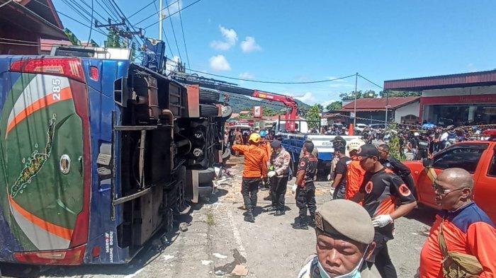 KECELAKAAN BUS ALS - Bus ALS dari Medan tujuan Jakarta kecelakaan di Padang Panjang, Sumatra Barat, pada Senin (5/5/2025) sekira pukul 08.00 WIB.