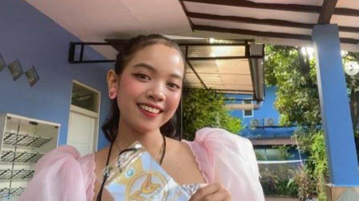Gadis asal Muaro Jambi berhasil mendapatkan Golden Tiket untuk ajang pencarian bakat D'Academy 7 di Indosiar.