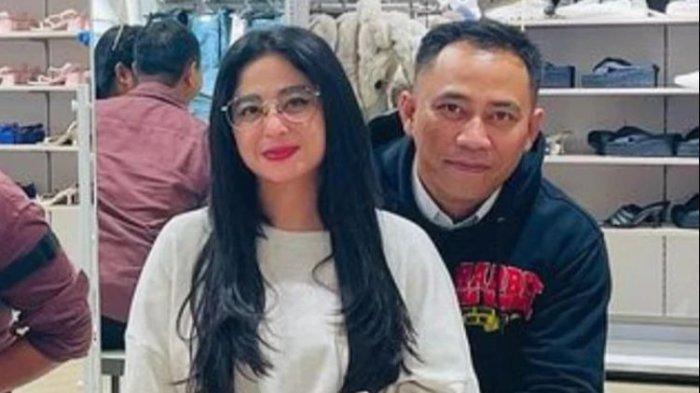 Dewi Perssik dan Rully