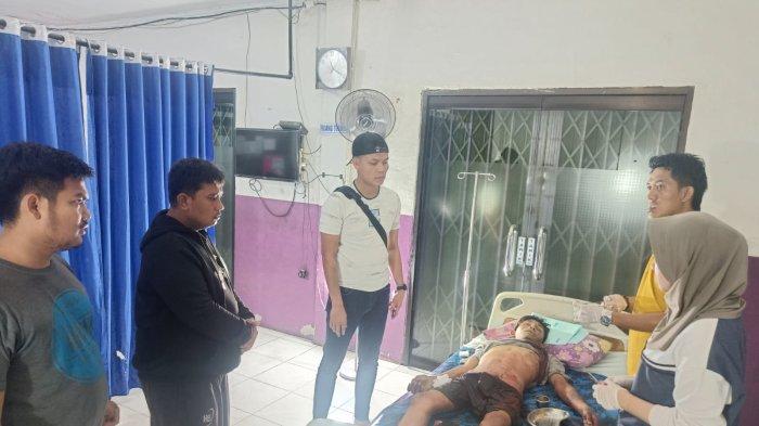 Dua orang warga di Kabupaten Tanjabbar ditikam orang tak dikenal. Satu di antaranya meninggal dunia, satu lainnya kritis.