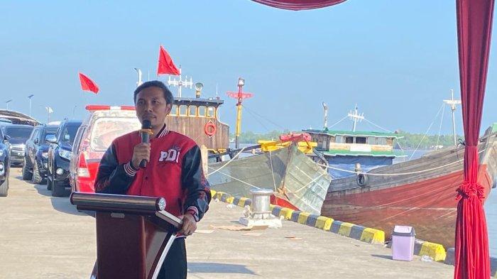 Ketua DPD PDI-P Provinsi Jambi Edi Purwanto membuka pengobatan gratis kapal RS terapung Laksamana Malahayati, Minggu (6/8/2023).