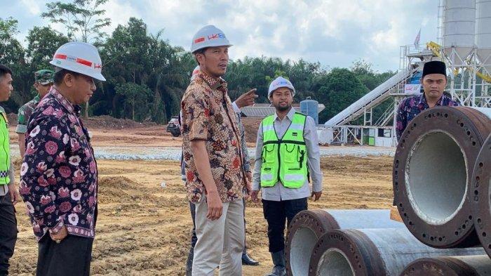 Ketua DPRD Provinsi Jambi, Edi Purwanto mengungkapan pembangunan jalan tol Jambi-Betung masih terkendala pembebesan lahan.