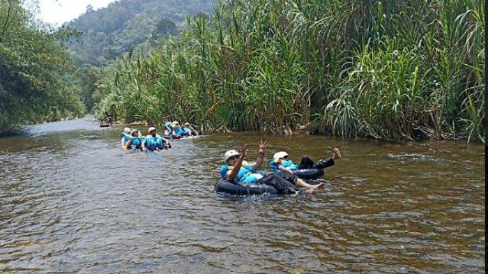 Kabupaten Kerinci merupakan branding wisata Provinsi Jambi. Bayak terdapat wisata alam dan budaya di bumi sekepal tanah surga ini.  