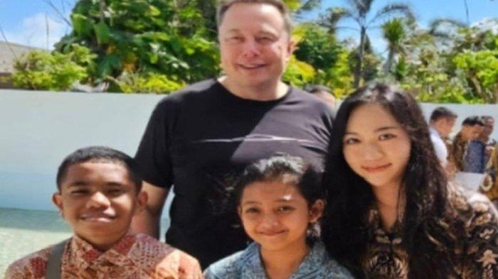 Elon Musk Bersama Felicia dan juga Jose