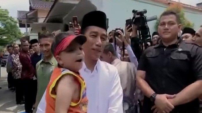 Arti Mimpi Menggendong Anak Kecil: Pertanda Baik, Beban, atau Keinginan Terpendam? Arti Mimpi Menggendong Anak Kecil: Pertanda Baik, Beban, atau Keinginan Terpendam?