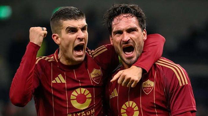 Gianluca Mancini dan Mats Hummels di AS Roma