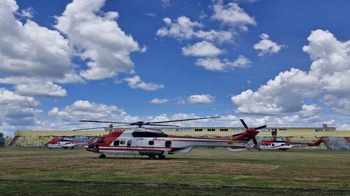 Sebanyak tiga Heli Super Puma TNI AU yang akan ditumpangi Presiden Jokowi dan rombongan, melakukan uji coba pendaratan di Stadion Sri Maharaja Batu Tebo