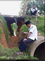 Hujan deras di Kabupaten Tebo dalam dua malam berturut-turut mengakibatkan sebuah jalan umum terganggu.