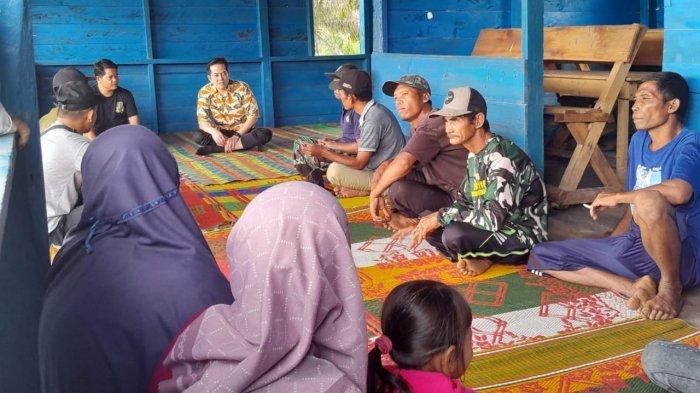 Ihsan Yunus berdialog untuk menyerap aspirasi warga.