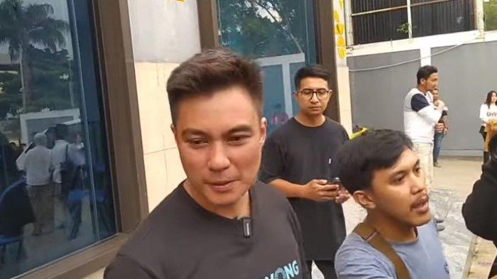 Kantor agency Tiger Wong milik Baim Wong mendadak rubuh saat ia dan karyawannya sedang berada didalam kantor.