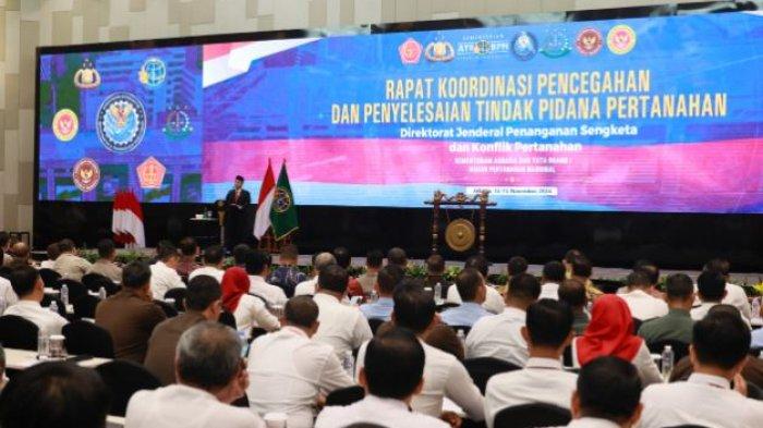 Kapolda Jambi Terima Pin Emas dan Piagam Penghargaan