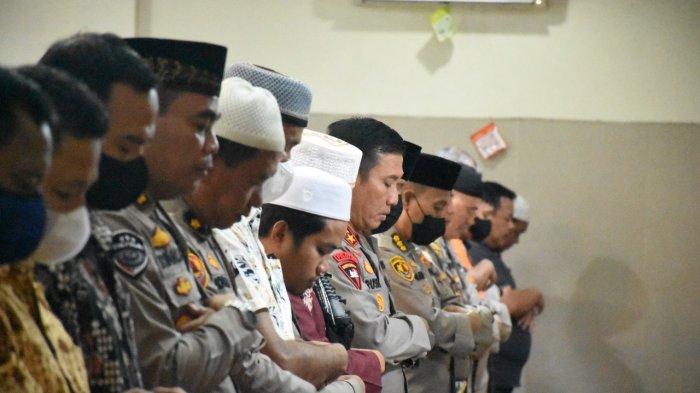 Kapolda Jambi Irjen Pol Rusdi Hartono ikut Salat Gaib dan doa bersama untuk korban gempa bumi Cianjur.
