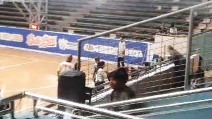 GOR Kota Baru Jambi Viral Akibat Atap Bocor Tunda Pertandingan Futsal