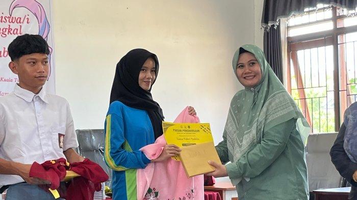 Lomba Menyulam bertema 