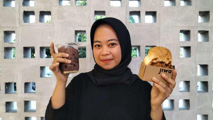 Makan Dippin Toast, Perpaduan Gurihnya Roti Panggang Dicelup dengan Es