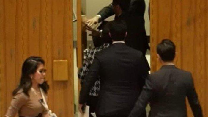 Menlu Retno Keluar Sidang