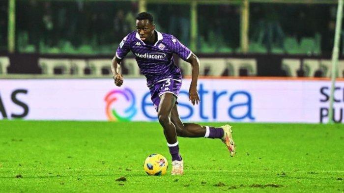 Michael Kayode, bek Fiorentina yang diminati Inter Milan dan Arsenal.