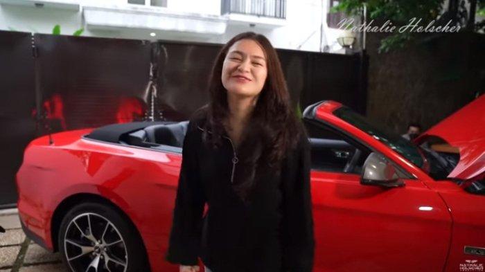 Nathalie Holscher Beli Mobil Sport Baru