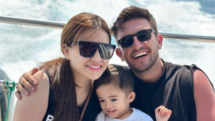 Nathalie Holscher dan Ladislao makin mesra pasca liburan dari Bali