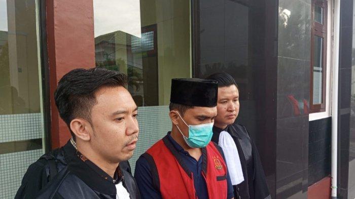 SIDANG - Oknum ASN Jambi, Yanto Terdakwa kasus pencabulan siswa SMP.
