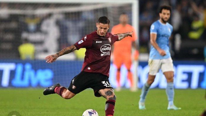 Bek Sayap Salernitana Pasquale Mazzocchi yang diminati Inter Milan