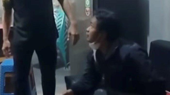 MENYERAHKAN DIRI - Pedagang Pempek Penikam Anggi di Pasar Angso Duo Jambi Serahkan Diri ke Polisi