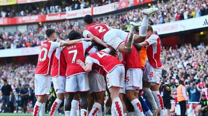 Pemain Arsenal selebrasi