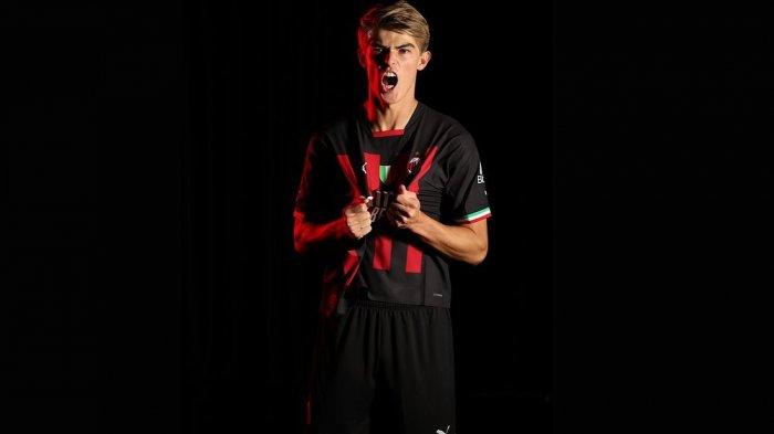 Pemain baru AC Milan, Charles De Ketelaere akan menjadi amunisi Stefano Pioli