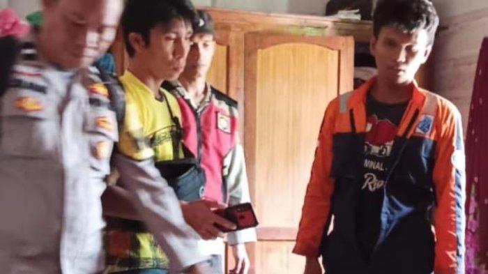 Warga Kelurahan Sukakarya, Kecamatan Kotabaru, Kota Jambi, digegerkan aksi penikaman yang dilakukan seorang pemuda terhadap dua orang, termasuk ibu kandungnya sendiri.