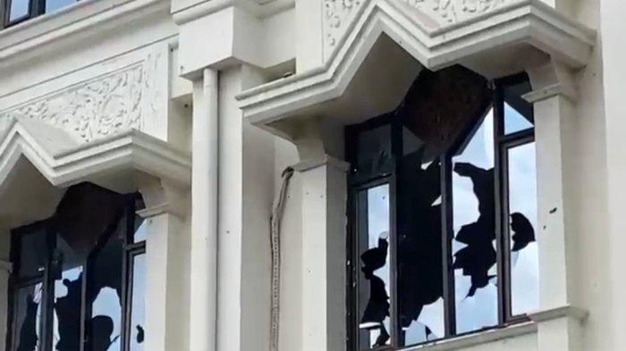 Pengerusakan Kantor Gubernur Jambi Saat Demo Sopir Truk Batubara