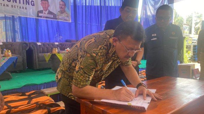 SKK Migas PetroChina International Jabung Ltd serahkan puluhan bantuan PPKM bidang kesehatan pada Pemkab Tanjabbar.