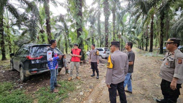 Polres Merangin ke wilayah permukiman Suku Anak Dalam di Pamenang, Kabupaten Merangin, Jambi, yang diduga jadi tempat penampungan mobil hasil kejahatan penggelapan..
