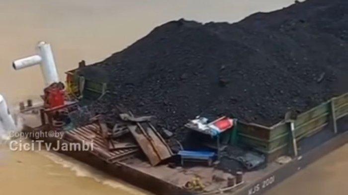 Ponton Batu Bara Tabrak Tiang Jembatan Aurduri 1