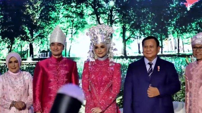 Presiden RI Prabowo Subianto menghadiri resepsi pernikahan Zumi Zola dan Putri Zulhas, Sabtu (14/12/2024) malam.