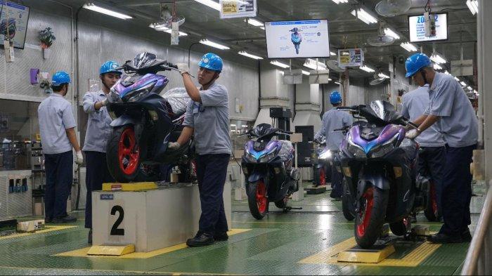 Produksi motor Yamaha di Global Factory YIMM – West Java di Karawang.