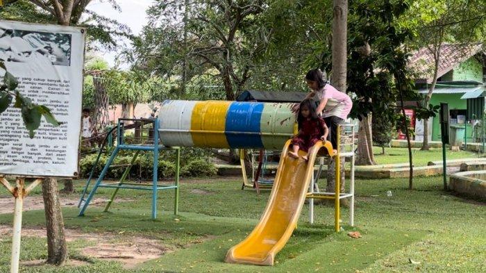 TAMAN KONGKOW - Taman Kongkow beralamat di Jalan Kopral Sardi RT 25 Kelurahan Paal Lima Kecamatan Kota Baru, Kota Jambi.