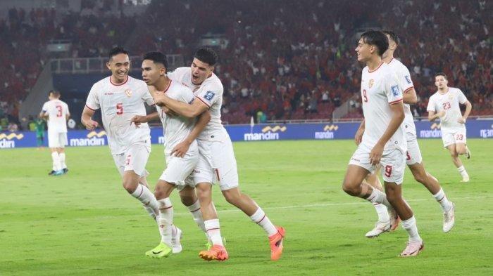 Selebrasi pemain timnas Indonesia usai Marselino mencetak gol saat melawan Arab Saudi pada laga kualifikasi piala dunia zona asia grup C 2026 di SUGBK, Senayan, Jakarta Pusat, Selasa (19/11/2024). Tribunnews/Jeprima
