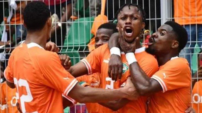 Serge Aurier di Pantai Gading
