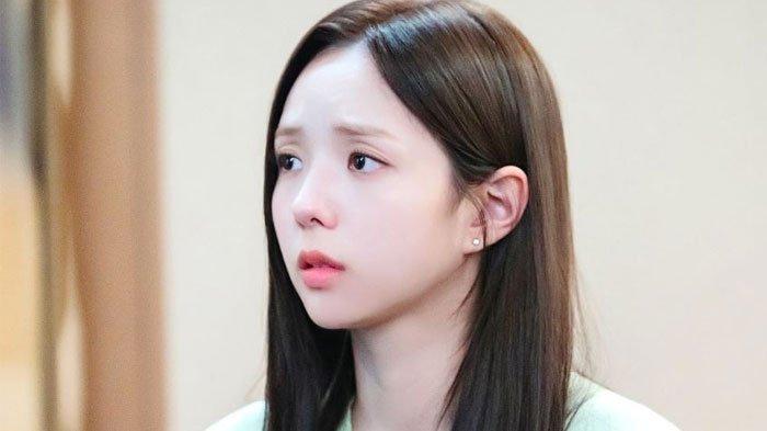 Sinopsis When the Phone Rings Episode 9