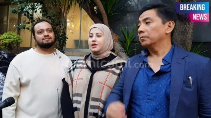 Tasyi Athasyia usai menjalani pemeriksaan di Polda Metro Jaya