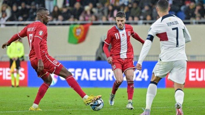 Timnas Luksemburg saat menghadapi Portugal