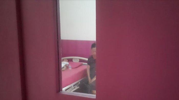 Titin Rohayatin pasien yang melakukan persalinan di salah satu rumah sakit di Kota Jambi masih belum bisa pulang ke rumah karena belum memiliki biaya.