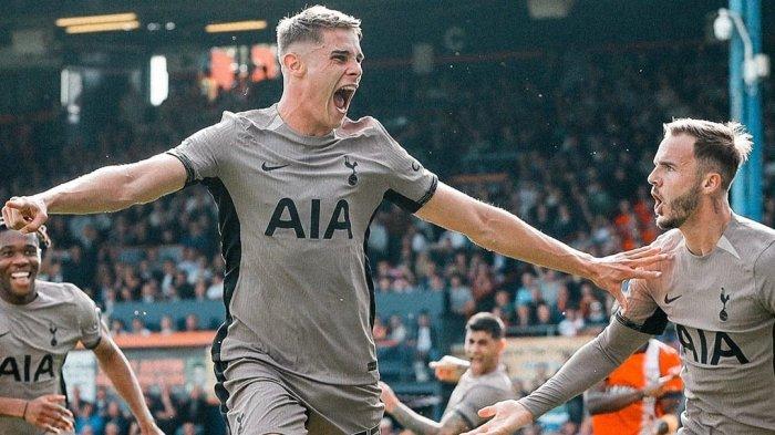 Pemain Tottenham merayakan gol yang berhasil dicetak melawan Luton, Kamis (7/10/2023).