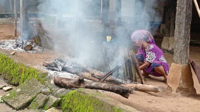 Tradisi Turun ke Sawah Marga Batin Pengambang Sarolangun, Memasak Lemang Sebelum Menanam Padi